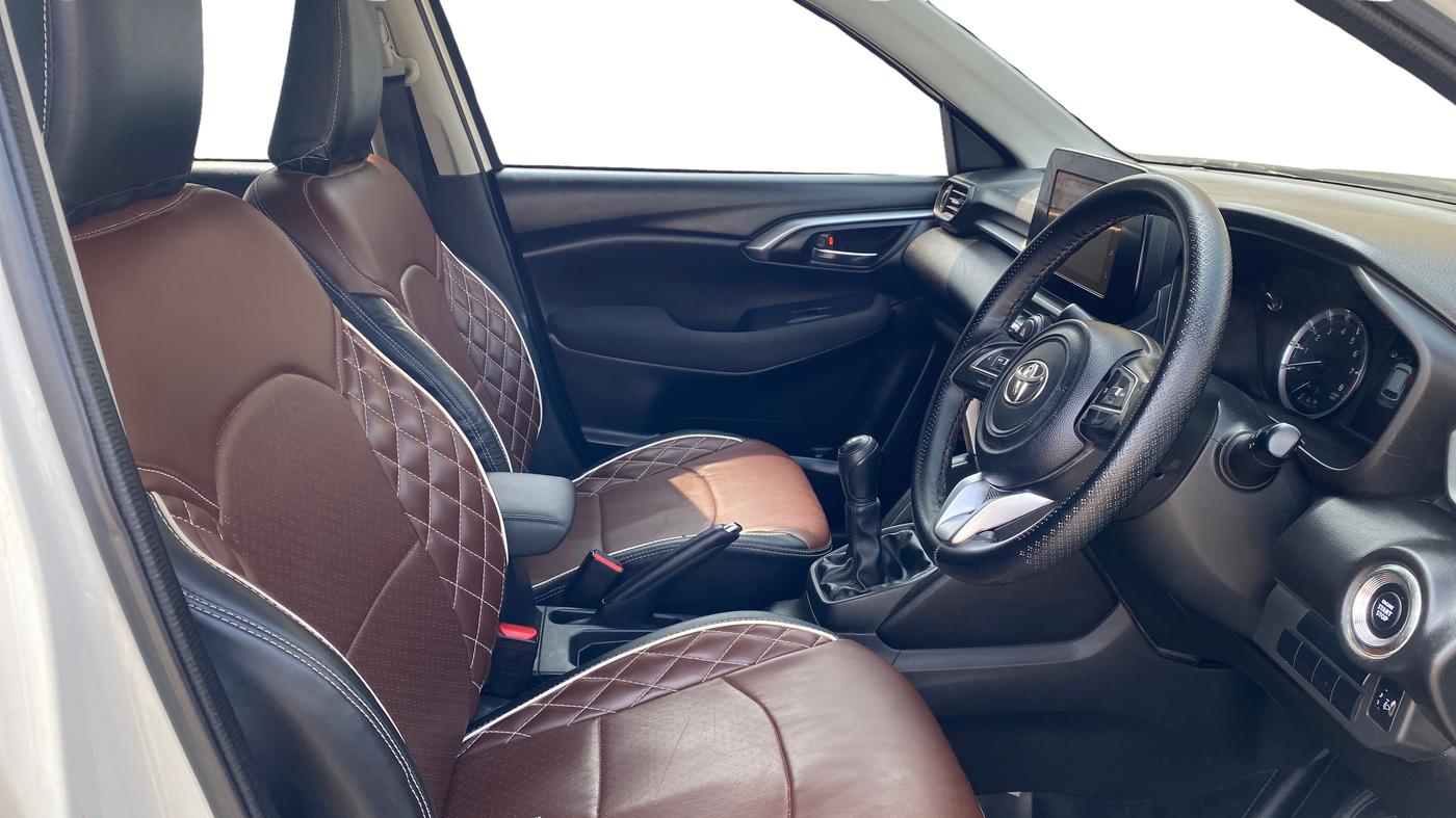 2024 Toyota URBAN CRUISER HYRYDER S NEO DRIVE, Petrol, Manual, 41,618 km, Right Side Front Door Cabin