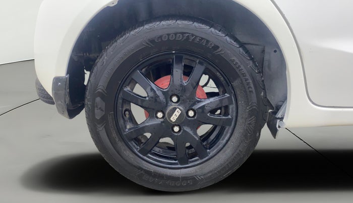 2015 Honda Brio VX AT, Petrol, Automatic, 1,01,243 km, Right Rear Wheel