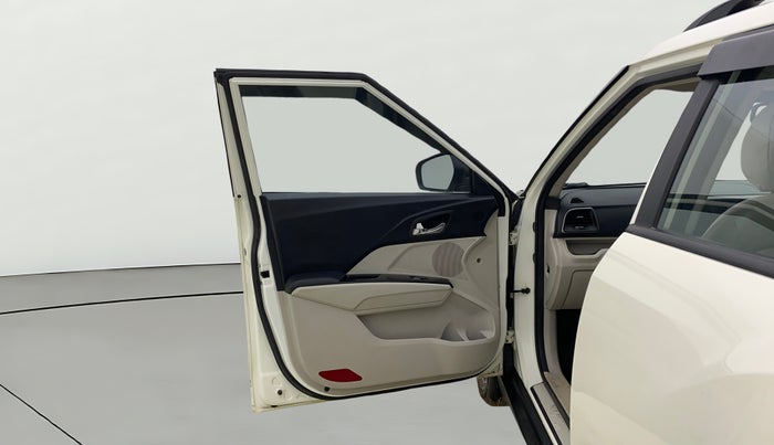 2023 Mahindra XUV300 W8 (O) 1.5 DIESEL AMT, Diesel, Automatic, 90,866 km, LHS Front Door