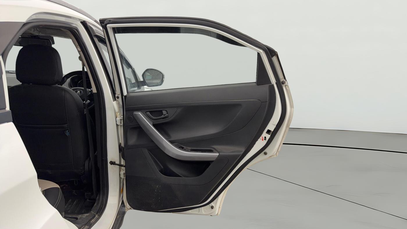 2023 Tata NEXON XMA PLUS SUNROOF PETROL, Petrol, Automatic, 28,017 km, RHS Rear Door