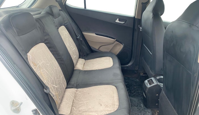 2016 Hyundai Grand i10 SPORTZ 1.2 KAPPA VTVT, CNG, Manual, 97,381 km, Right Side Rear Door Cabin