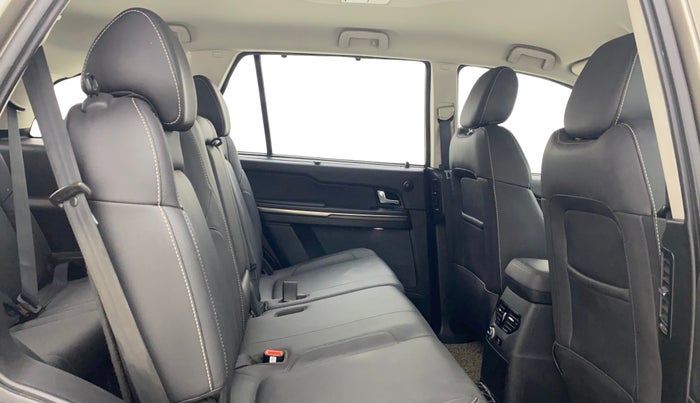 2018 Tata Hexa XT 4X2 7 STR, Diesel, Manual, 1,01,248 km, Right Side Rear Door Cabin