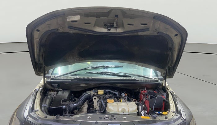 2017 Tata Hexa XT 4X2 7 STR, Diesel, Manual, 1,35,773 km, Open Bonet