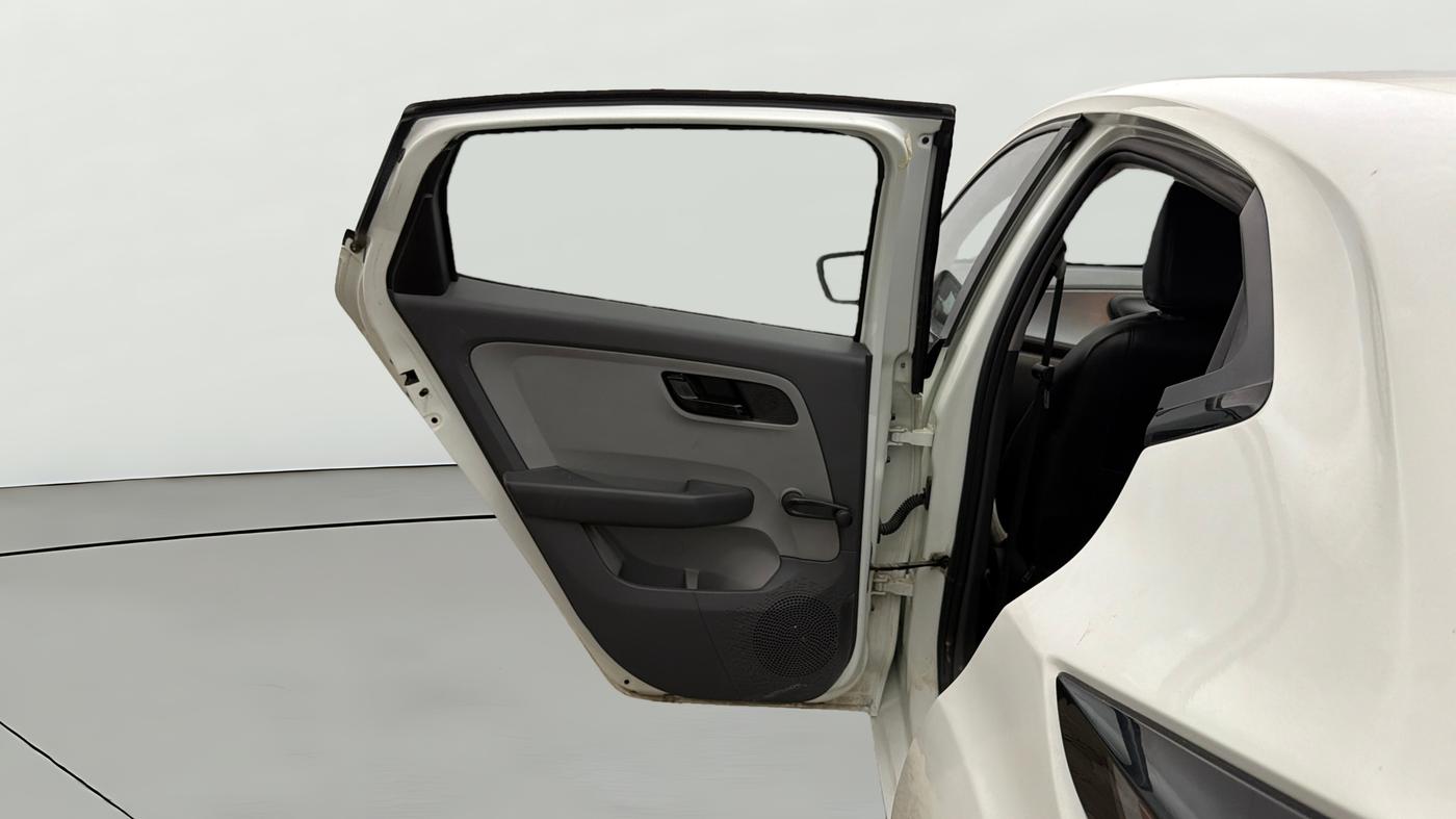 2021 Tata ALTROZ XE PETROL, CNG, Manual, 48,716 km, LHS Rear Door