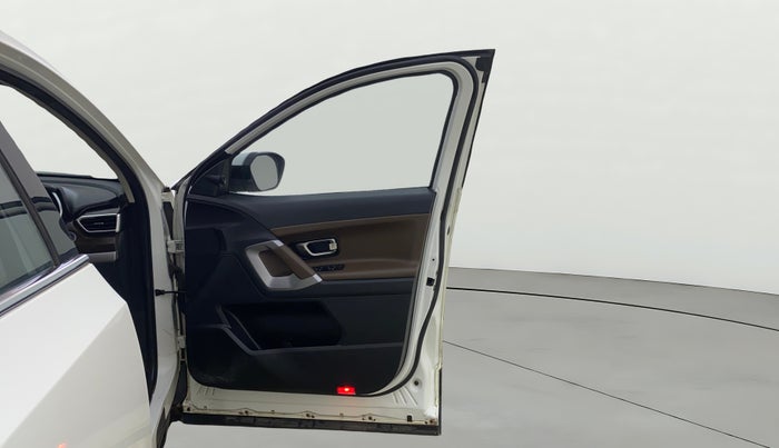 2021 Tata Harrier XZA 2.0L, Diesel, Automatic, 52,858 km, RHS Front Door