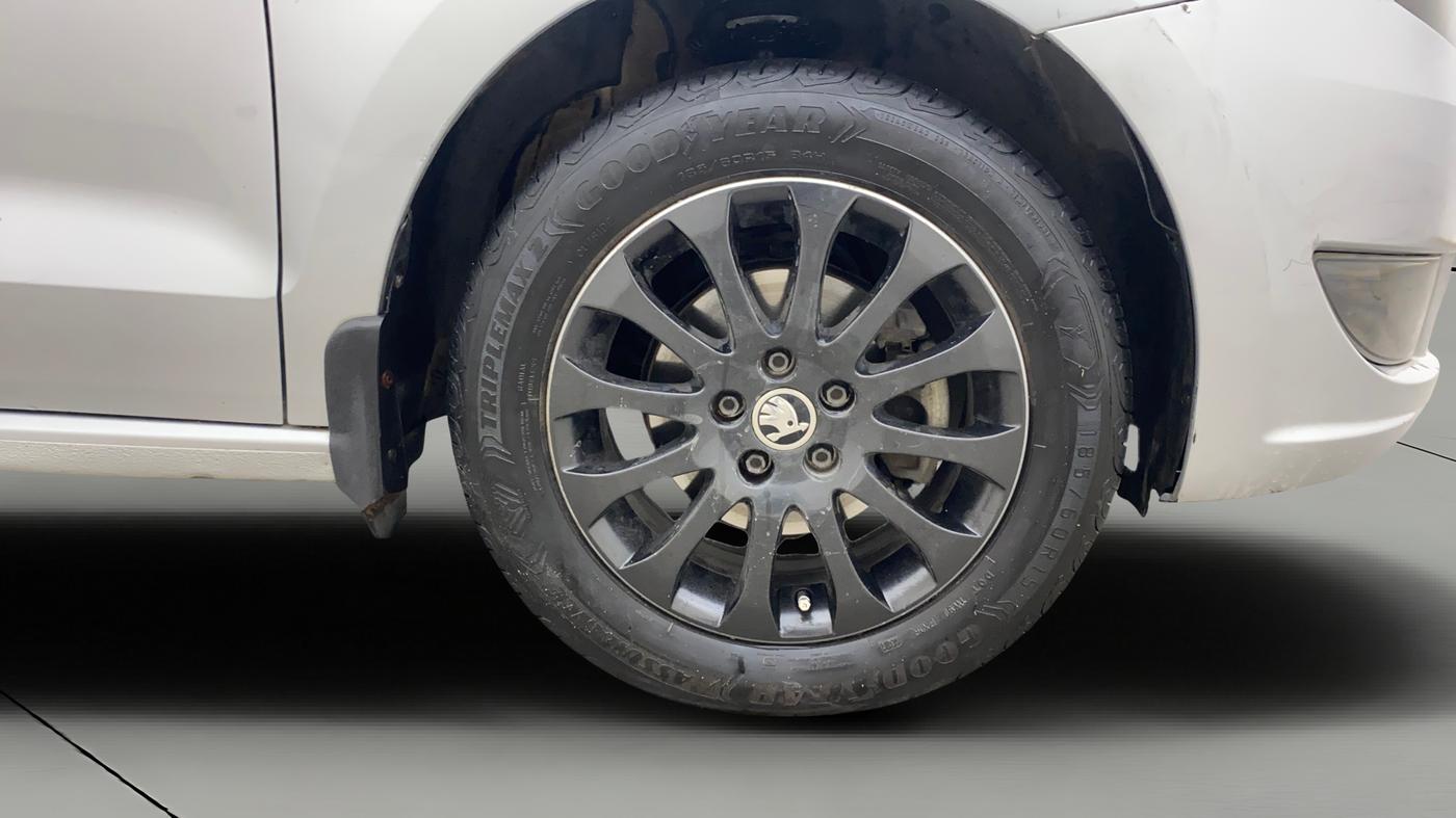 2014 Skoda Rapid 1.5 TDI CR ELEGANCE AT, Diesel, Automatic, 49,586 km, Right Front Wheel