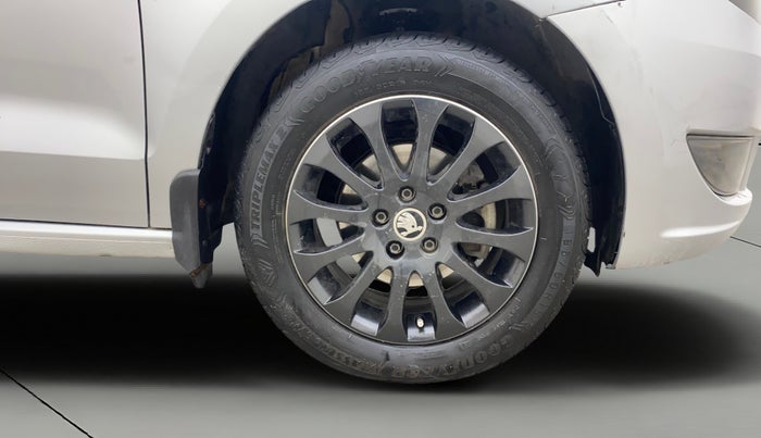 2014 Skoda Rapid 1.5 TDI CR ELEGANCE AT, Diesel, Automatic, 49,586 km, Right Front Wheel