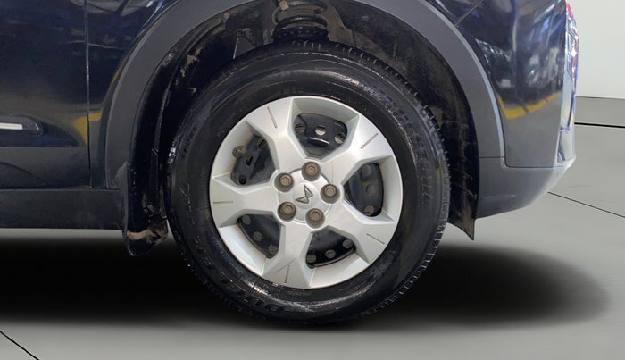 2023 Mahindra XUV300 W6 1.2 PETROL, Petrol, Manual, 8,518 km, Right Front Wheel