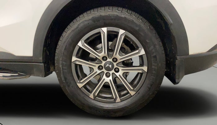 2023 Mahindra XUV700 AX 7 LUXURY D AWD AT 7 STR, Diesel, Automatic, 76,365 km, Left Rear Wheel