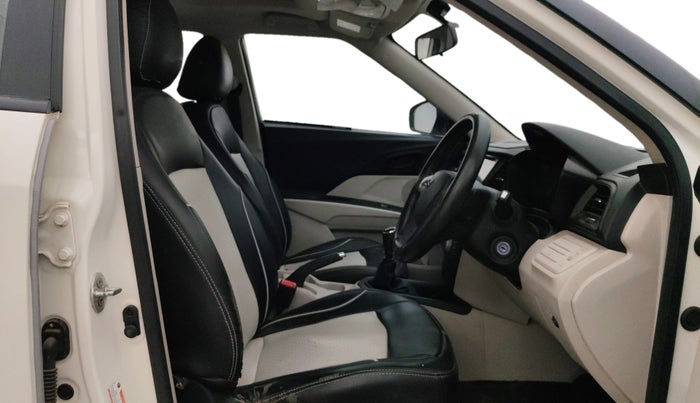 2023 Mahindra XUV300 W6 1.5 Diesel, Diesel, Manual, 95,027 km, Right Side Front Door Cabin