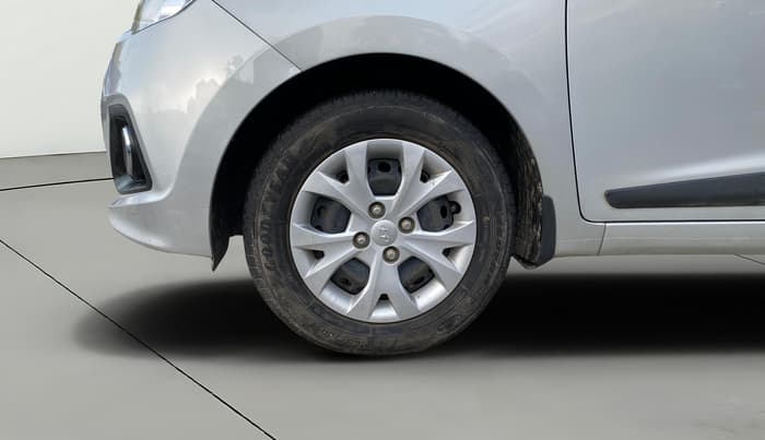 2015 Hyundai Grand i10 SPORTZ 1.1 CRDI, Diesel, Manual, 45,385 km, Left Front Wheel