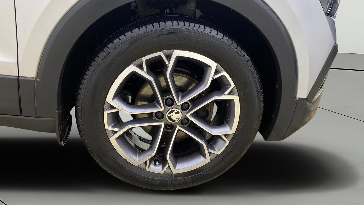2022 Skoda KUSHAQ STYLE 1.0L TSI AT (6 AIRBAGS), Petrol, Automatic, 21,114 km, Right Front Wheel