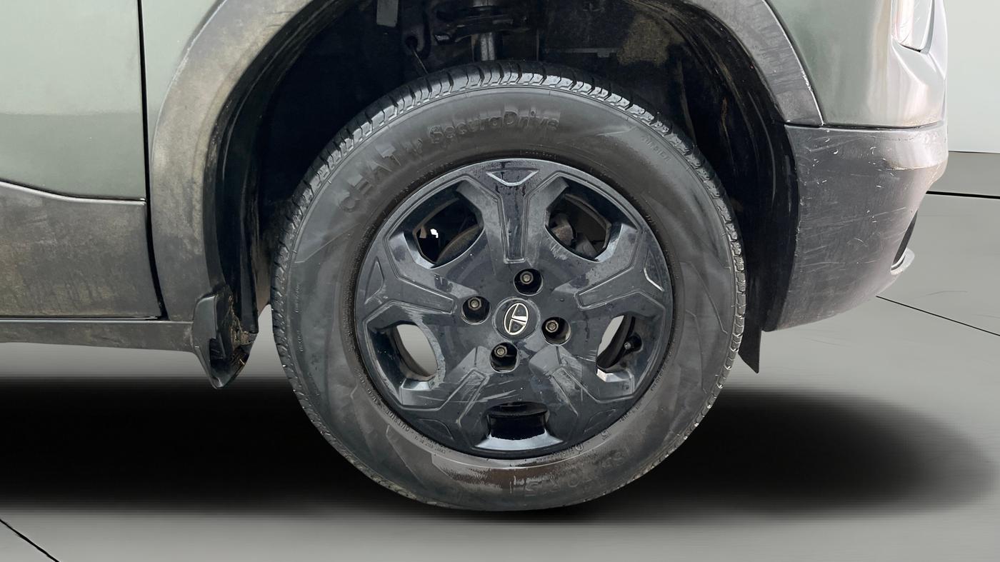 2023 Tata PUNCH  ACCOMPLISHED AMT CAMO EDITION, Petrol, Automatic, 32,159 km, Right Front Wheel
