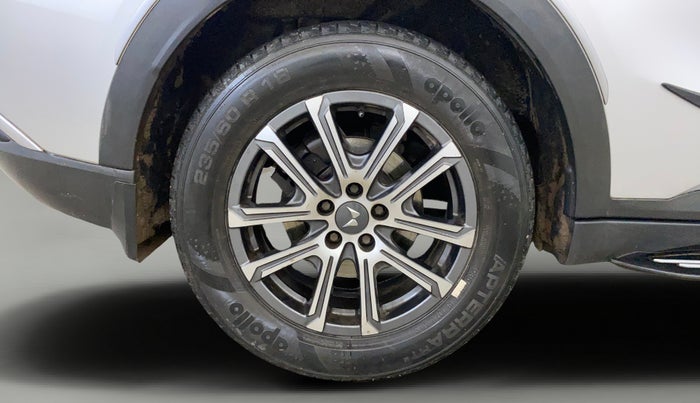 2022 Mahindra XUV700 AX 5 P MT 7 STR, Petrol, Manual, 32,365 km, Right Rear Wheel