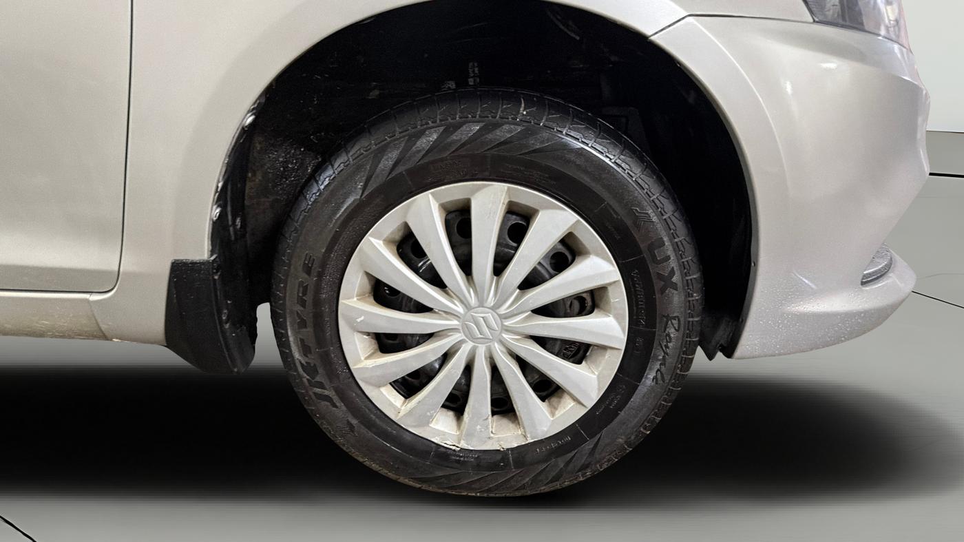 2016 Maruti Swift Dzire VXI, Petrol, Manual, 21,314 km, Right Front Wheel