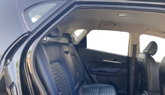 2024 KIA SONET Gravity 1.2 Petrol MT, Petrol, Manual, 21,701 km, Right Side Rear Door Cabin