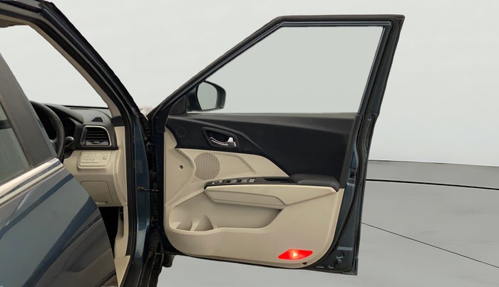 2019 Mahindra XUV300 W8 1.2 PETROL, Petrol, Manual, 84,109 km, RHS Front Door