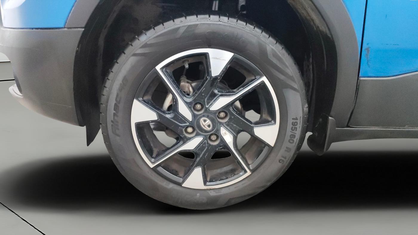 2021 Tata PUNCH CREATIVE AMT 1.2 RTN DUAL TONE, Petrol, Automatic, 19,571 km, Left Front Wheel