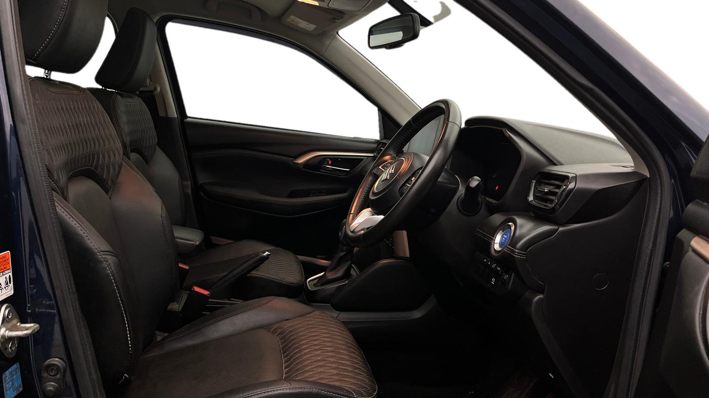 2023 Maruti Grand Vitara ALPHA PLUS HYBRID ECVT, Hybrid, Automatic, 73,844 km, Right Side Front Door Cabin