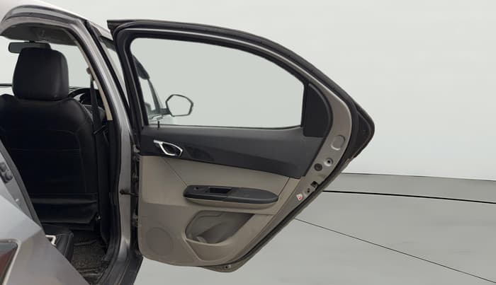 2018 Tata Tiago XZ PETROL, Petrol, Manual, 1,18,576 km, RHS Rear Door