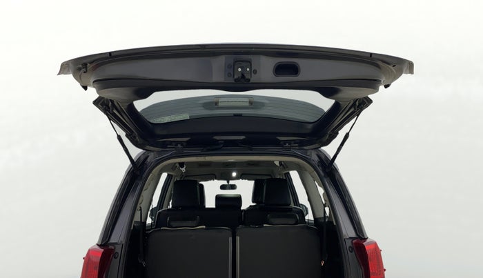 2018 Toyota Innova Crysta 2.4 GX 8 STR, Diesel, Manual, 1,06,871 km, Boot Door Open