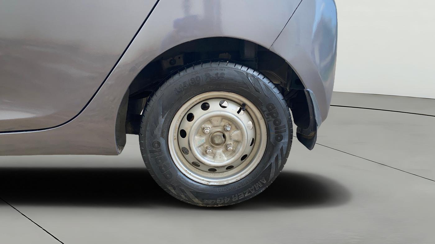 2014 Hyundai Eon ERA +, Petrol, Manual, 1,05,008 km, Left Rear Wheel