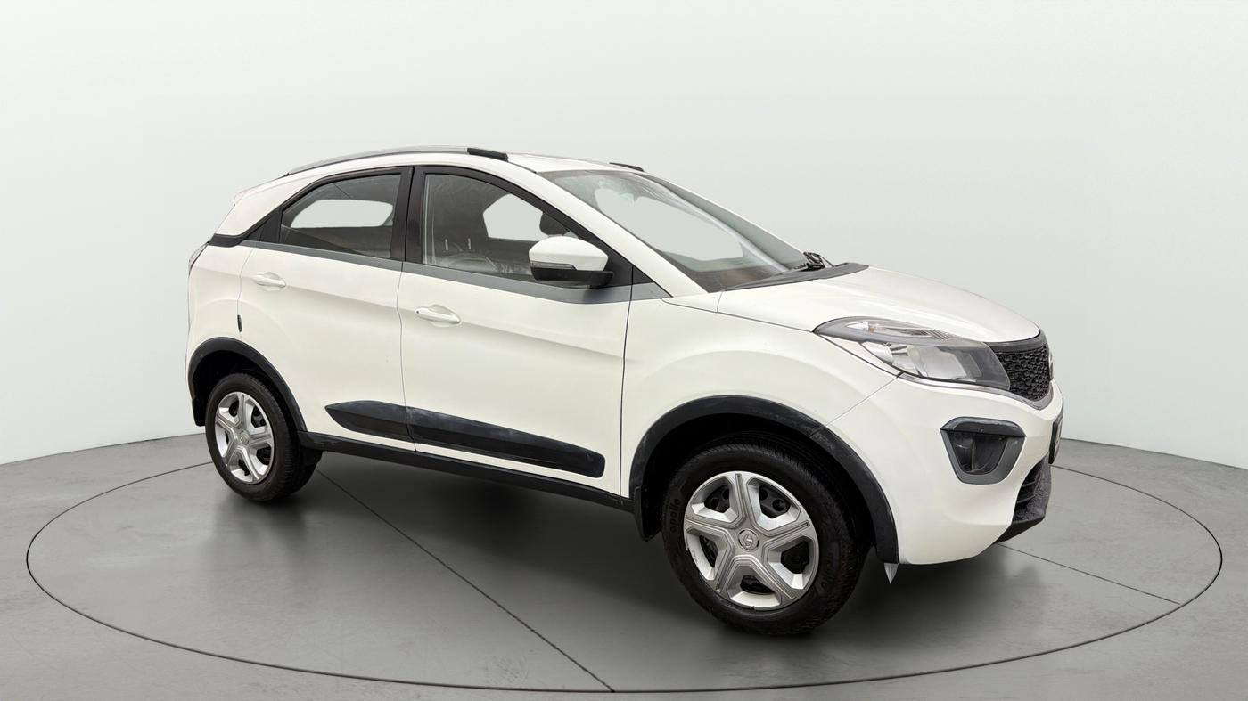 2018 Tata NEXON XT PETROL, Petrol, Manual, 28,953 km, Right Front Diagonal