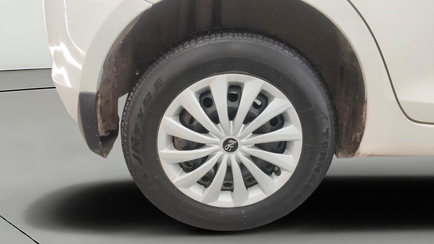 2017 Maruti Swift VXI, Petrol, Manual, 40,844 km, Right Rear Wheel