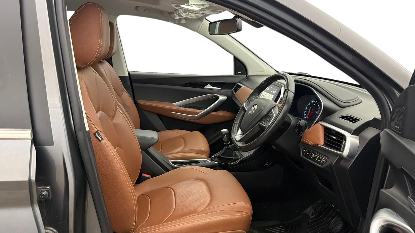 2022 MG HECTOR PLUS SHARP 1.5 PETROL TURBO HYBRID MT 6-STR, Petrol, Manual, 23,515 km, Right Side Front Door Cabin