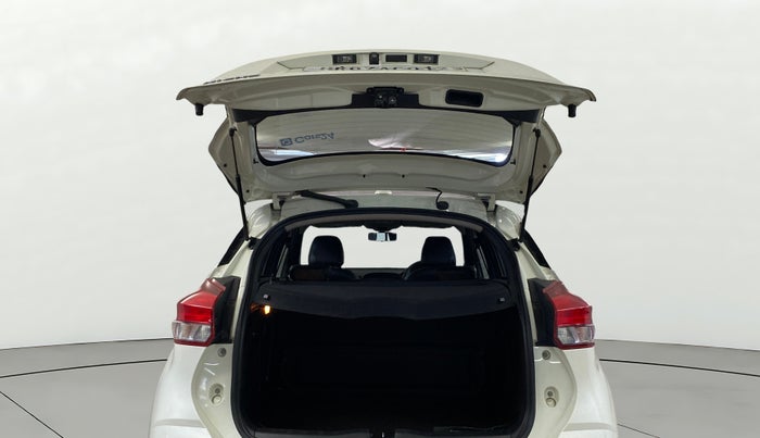 2020 Nissan Kicks XV 1.5, Petrol, Manual, 35,522 km, Boot Door Open