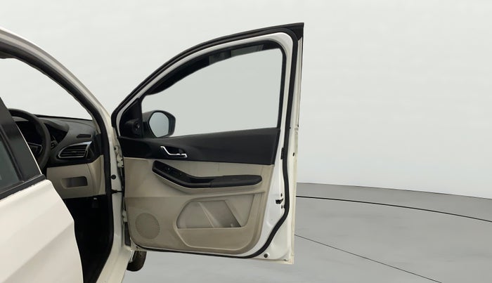 2022 Tata Tiago XZ PLUS CNG, CNG, Manual, 47,064 km, RHS Front Door