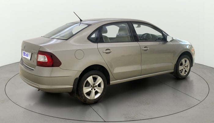 2016 Skoda Rapid STYLE 1.6 MPI AT, Petrol, Automatic, 61,090 km, Right Back Diagonal