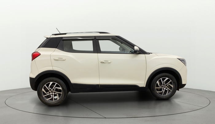 2022 Mahindra XUV300 W8 (O) 1.5 DIESEL, Diesel, Manual, 53,875 km, Right Side View