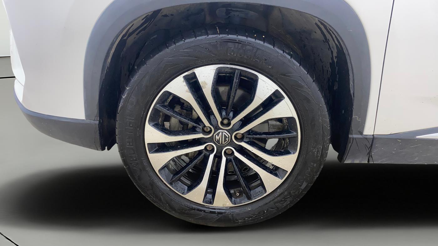 2022 MG HECTOR PLUS SHARP 1.5 PETROL TURBO DCT 6-STR DUAL TONE, Petrol, Automatic, 73,561 km, Left Front Wheel