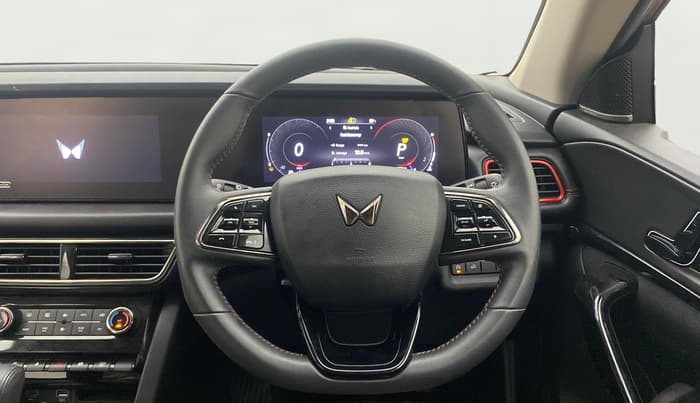 2024 Mahindra XUV700 AX 7 LUXURY P AT 7 STR, Petrol, Automatic, 28,763 km, Steering Wheel Close Up