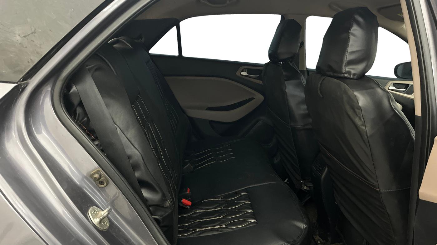 2020 Hyundai Elite i20 SPORTZ PLUS 1.2, Petrol, Manual, 70,551 km, Right Side Rear Door Cabin