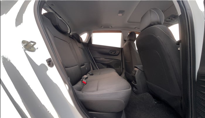 2023 Hyundai NEW I20 ASTA (O) 1.2 MT, Petrol, Manual, 19,450 km, Right Side Rear Door Cabin