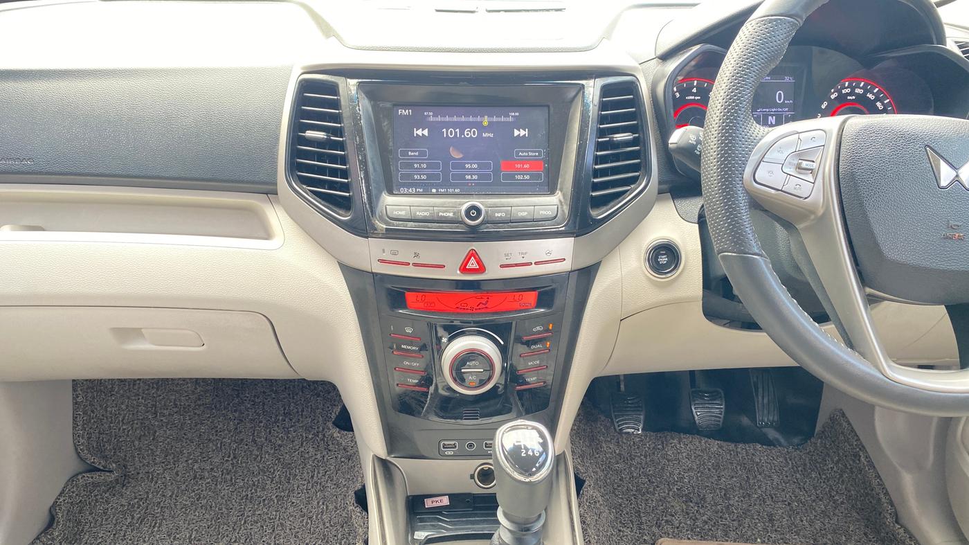 2022 Mahindra XUV300 W8 1.2 PETROL, Petrol, Manual, 15,635 km, Air Conditioner