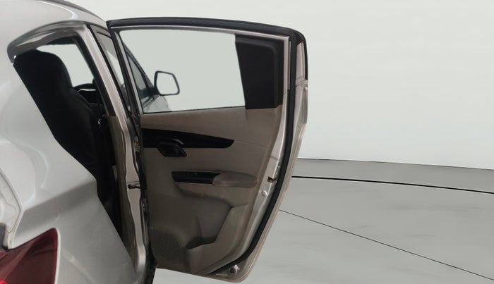 2016 Mahindra Kuv100 K6 D 6 STR, Diesel, Manual, 94,339 km, RHS Rear Door