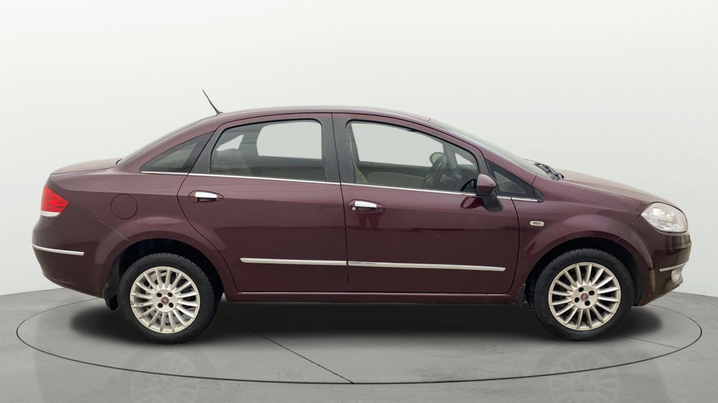 2013 Fiat Linea EMOTION 1.3, Diesel, Manual, 1,23,382 km, Right Side View