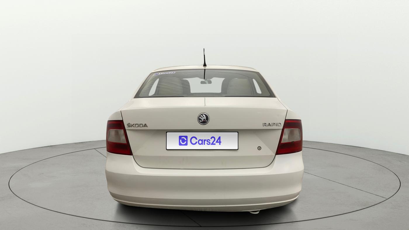 2014 Skoda Rapid AMBITION 1.6 MPI MT PLUS, Petrol, Manual, 1,04,953 km, Back/Rear