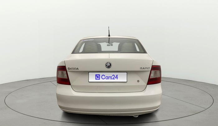 2014 Skoda Rapid AMBITION 1.6 MPI MT PLUS, Petrol, Manual, 1,04,953 km, Back/Rear