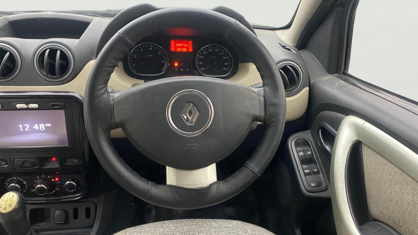2014 Renault Duster 85 PS RXL DIESEL, Diesel, Manual, 1,08,670 km, Steering Wheel Close Up