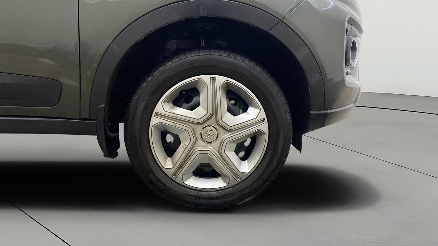 2023 Tata NEXON XM PLUS SUNROOF PETROL, Petrol, Manual, 40,603 km, Right Front Wheel