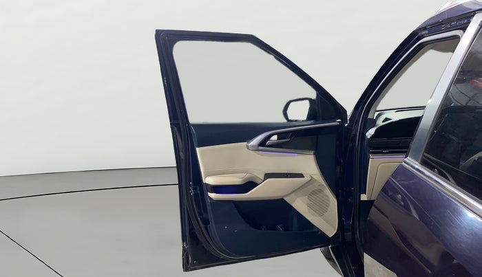 2022 KIA CARENS LUXURY PLUS 1.4 PETROL 7 STR, Petrol, Manual, 28,087 km, LHS Front Door