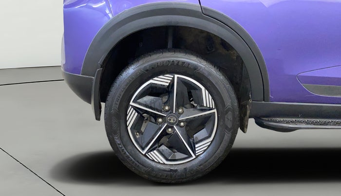 2023 Tata NEXON FEARLESS PURPLE + SUNROOF DCA DUAL TONE 1.2 PETROL, Petrol, Automatic, 24,657 km, Right Rear Wheel