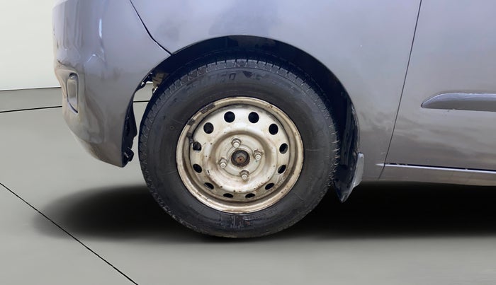 2012 Hyundai i10 MAGNA 1.1, CNG, Manual, 1,05,771 km, Left Front Wheel