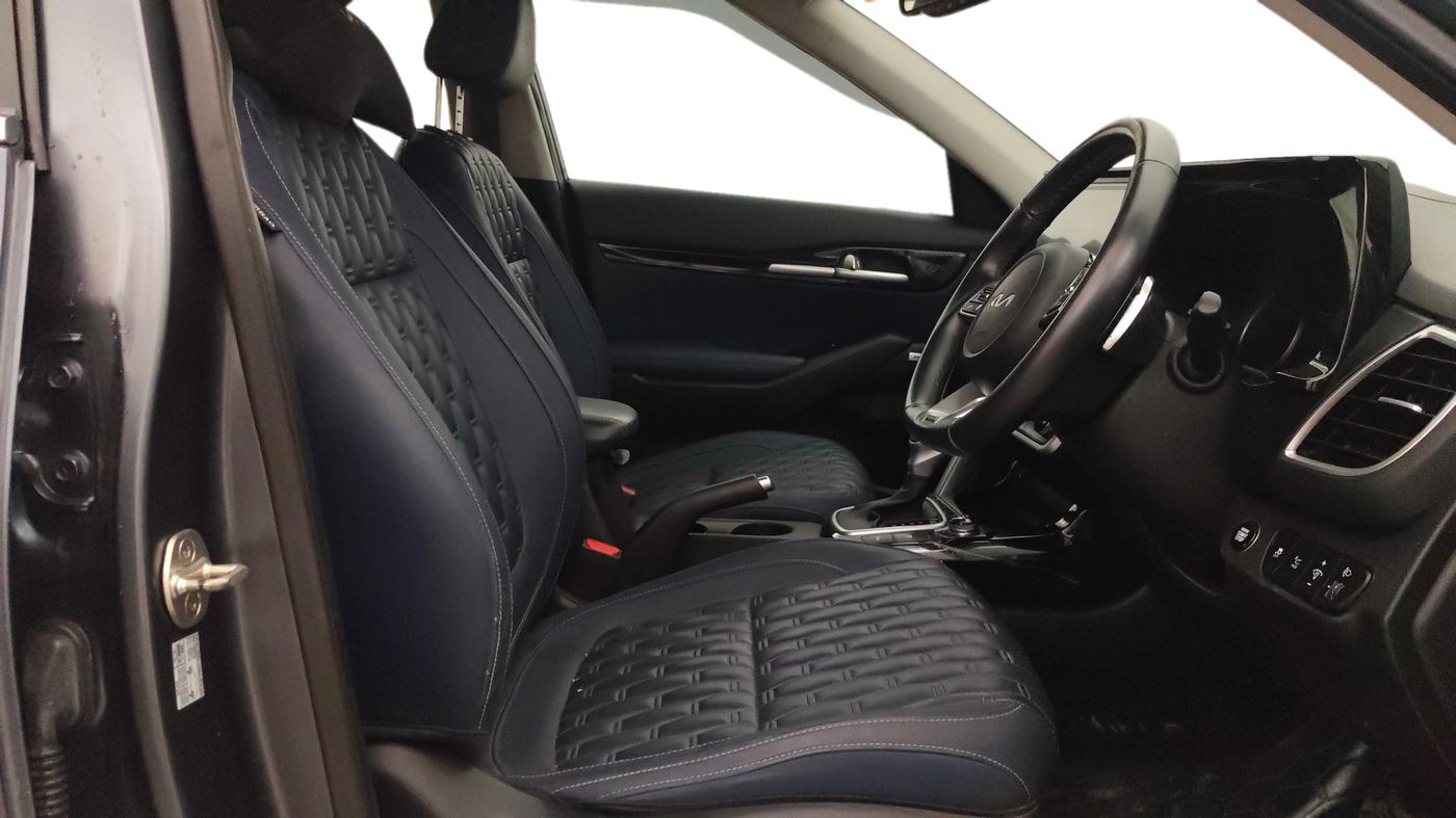 2022 KIA SELTOS X LINE 1.5 DIESEL AT, Diesel, Automatic, 42,921 km, Right Side Front Door Cabin
