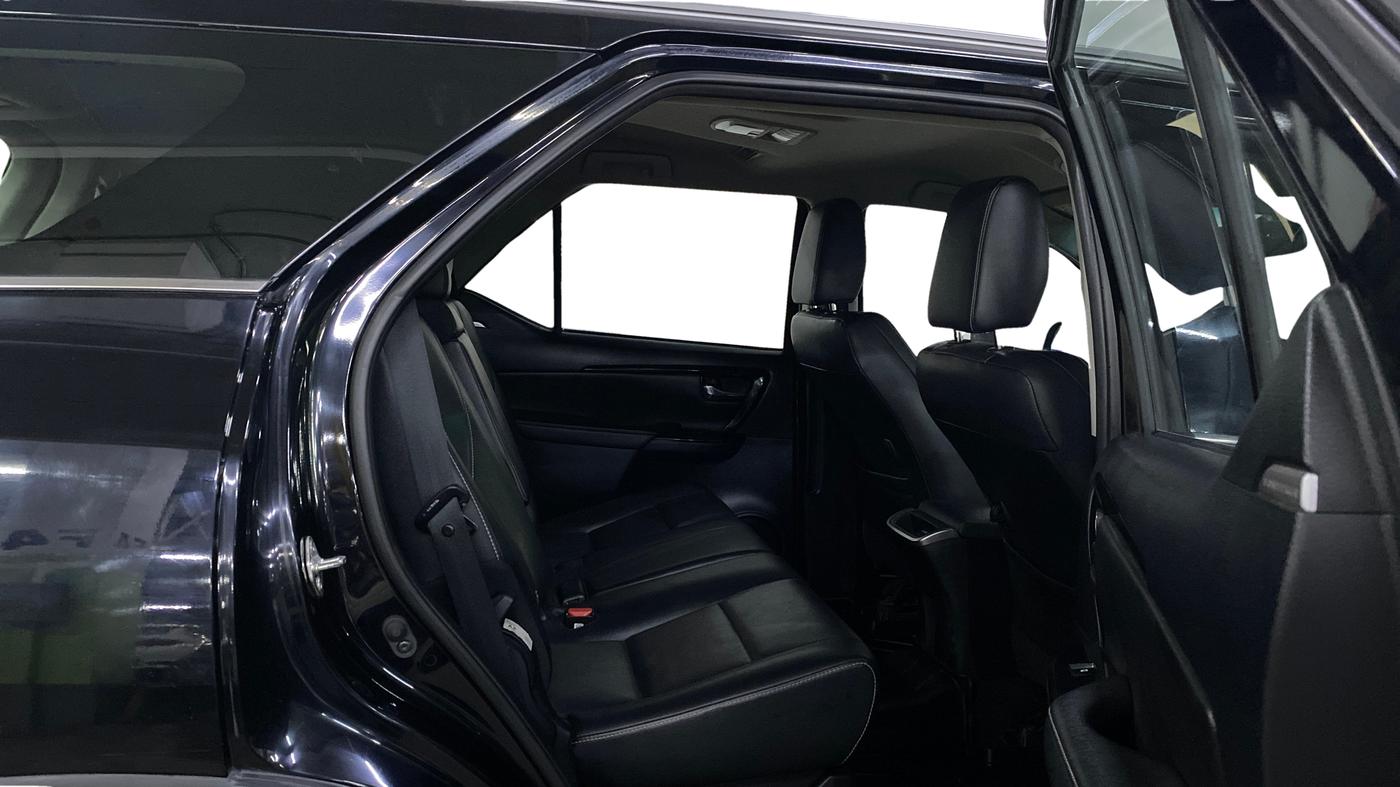 2024 Toyota Fortuner 4X2 MT 2.8 DIESEL, Diesel, Manual, 60,847 km, Right Side Rear Door Cabin
