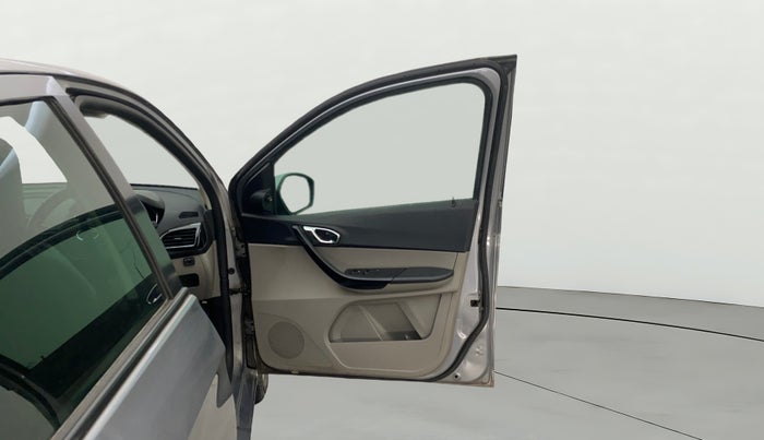 2018 Tata Tiago XZA PETROL, CNG, Automatic, 36,938 km, RHS Front Door